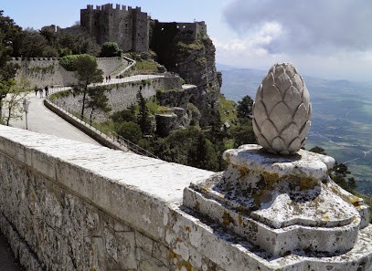 Jan Fronteau, Architecte à Montreuil-sur-Maine