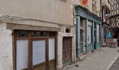 Agora nova, Architecte à Bourges